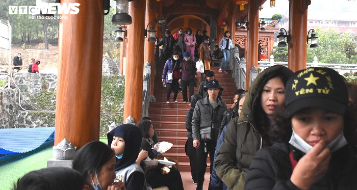 Chùa Ba Vàng dừng tổ chức lễ khai hội, du khách đeo khẩu trang đi lễ chùa - 8