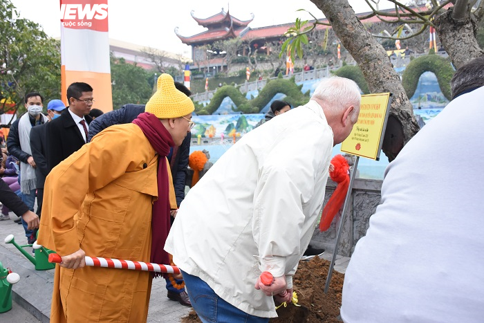 Chùa Ba Vàng dừng tổ chức lễ khai hội, du khách đeo khẩu trang đi lễ chùa - 16