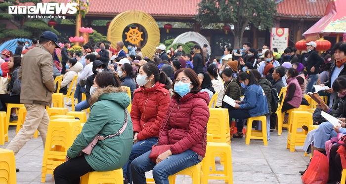 Chùa Ba Vàng dừng tổ chức lễ khai hội, du khách đeo khẩu trang đi lễ chùa - 12