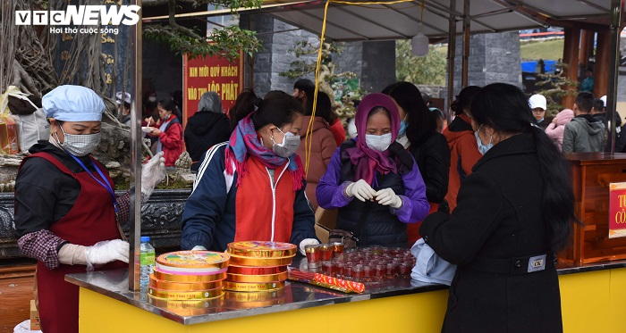 Chùa Ba Vàng dừng tổ chức lễ khai hội, du khách đeo khẩu trang đi lễ chùa - 3