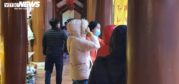 Chùa Ba Vàng dừng tổ chức lễ khai hội, du khách đeo khẩu trang đi lễ chùa - 18