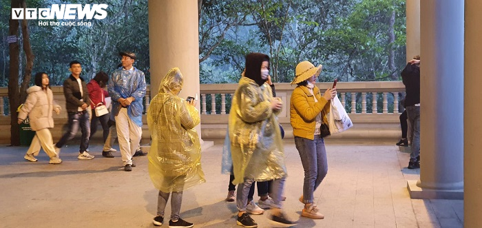 Chùa Ba Vàng dừng tổ chức lễ khai hội, du khách đeo khẩu trang đi lễ chùa - 17