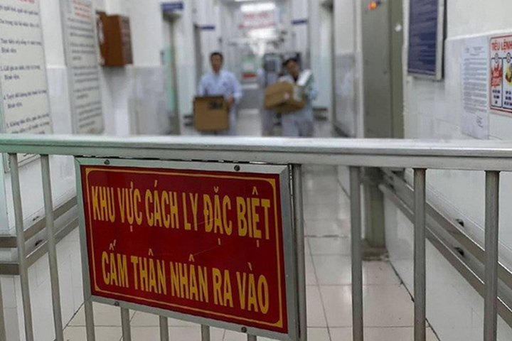 Khánh Hòa khẩn trương lập danh sách những người tiếp xúc nữ nhân viên lễ tân nhiễm nCoV - 1