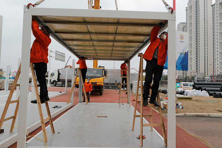 Hai bệnh viện ở Vũ Hán được xây gấp rút trong đại dịch coronavirus thế nào? - 9