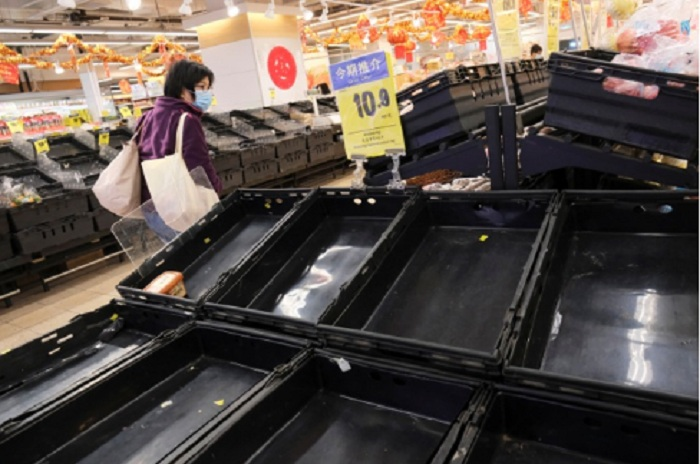 Hàng hóa siêu thị Vũ Hán trống trơn giữa 'tâm dịch' virus corona - 4