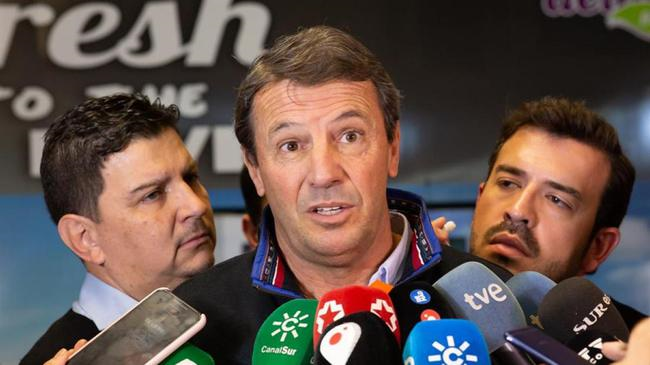 Đội bóng Vũ Hán bị soi mói, HLV lên tiếng: 'Chúng tôi không phải ổ virus corona biết đi' - 1