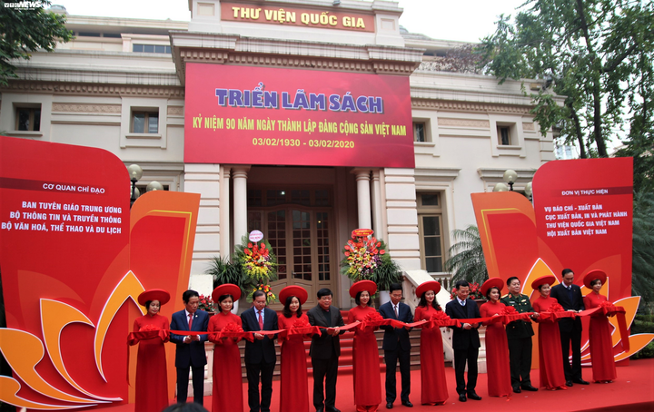 Triển lãm sách Kỷ niệm 90 năm ngày thành lập Đảng Cộng sản Việt Nam - 5