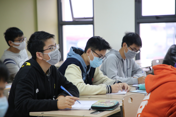 52 tỉnh, thành phố cho học sinh nghỉ học phòng dịch corona - 1