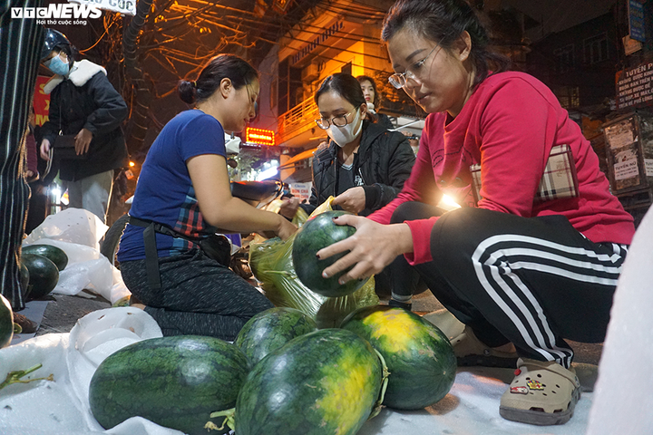 Cửa khẩu ngừng thông quan, hàng nông sản lại chạy về Thủ đô chờ giải cứu - 7