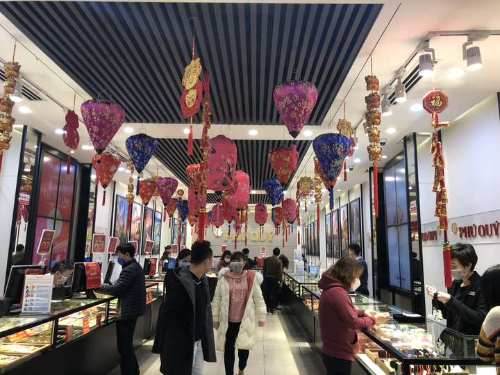 Phố 'vàng' Trần Nhân Tông vắng vẻ trước ngày Thần Tài - 3