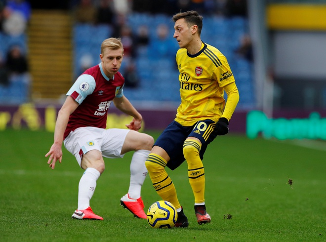 Ozil bất lực, Arsenal hoà thất vọng Burnley - 1
