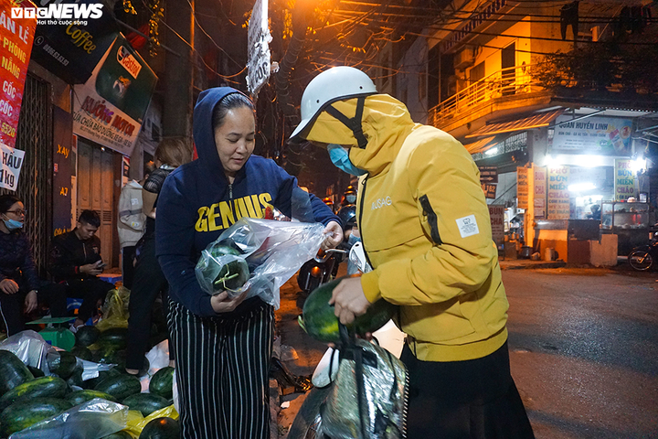 Cửa khẩu ngừng thông quan, hàng nông sản lại chạy về Thủ đô chờ giải cứu - 9