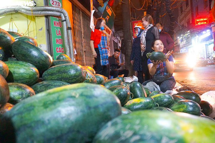 Cửa khẩu ngừng thông quan, hàng nông sản lại chạy về Thủ đô chờ giải cứu - 3