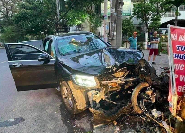 Tài xế Mercedes gây tai nạn 2 người thương vong ra đầu thú, dương tính với ma túy - 1