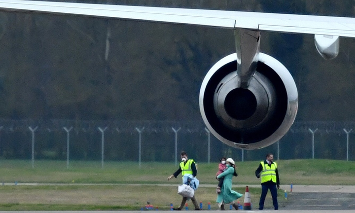 Cơ trưởng bay sang Vũ Hán đón công dân Anh: Thành phố như vừa trải qua một vụ nổ bom - 1