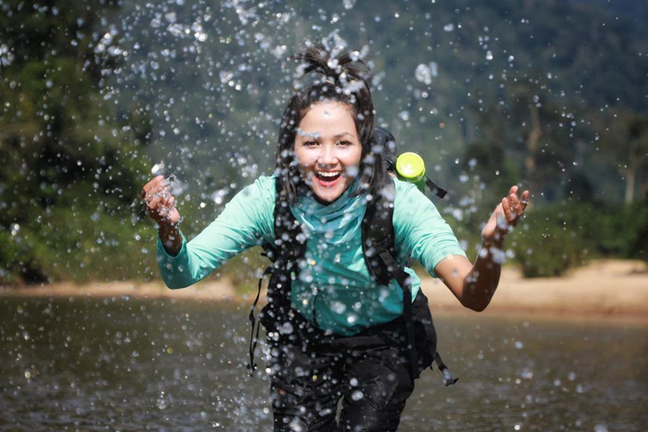 Những hình ảnh tuyệt đẹp của H'Hen Niê khi khám phá hang Sơn Đoòng - 5