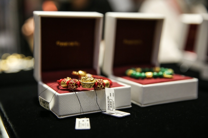 Giá vàng ngày Thần Tài bất ngờ giảm, người mua lỗ nặng - 4