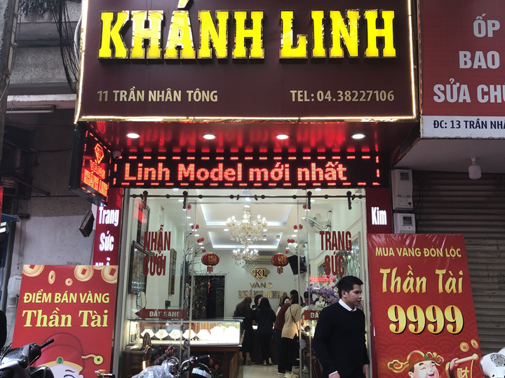 Bất chấp nguy cơ lỗ, dân công sở nhịn ăn trưa, kéo đi mua vàng - 6