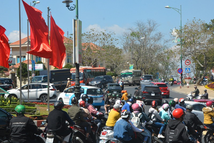 73 du khách Trung Quốc đang lưu trú tại Đà Lạt - 1