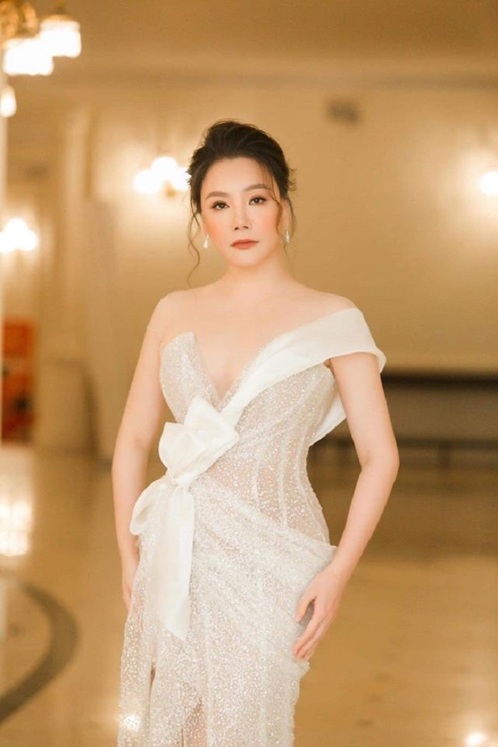 Hồ Quỳnh Hương bức xúc khi nghệ sĩ đi tập chương trình cho trợ lý ra diễn thay - 1