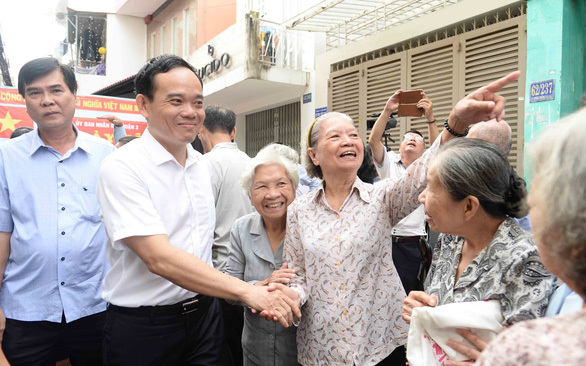 Đảng viên đi đầu, TP.HCM rộ phong trào hiến đất làm đường - 2