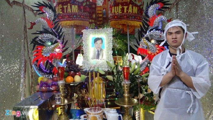 Thoại Mỹ, Tấn Beo và nhiều nghệ sĩ cải lương đến viếng NSƯT Chiêu Hùng - 1