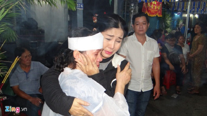 Thoại Mỹ, Tấn Beo và nhiều nghệ sĩ cải lương đến viếng NSƯT Chiêu Hùng - 8