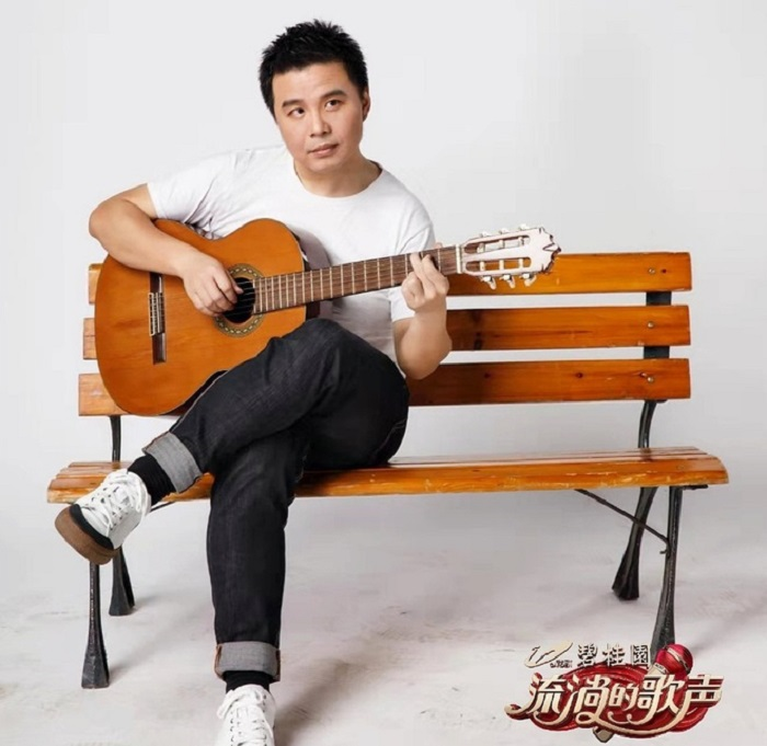 Nam ca sĩ lái xe 30 giờ, quyên tặng 15 tấn rau cho Vũ Hán là ai? - 2