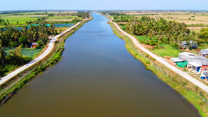 Hồ trữ nước ngọt lớn nhất miền Tây nhiễm mặn, dân mua nước giá 80 nghìn đồng/m3 - 1
