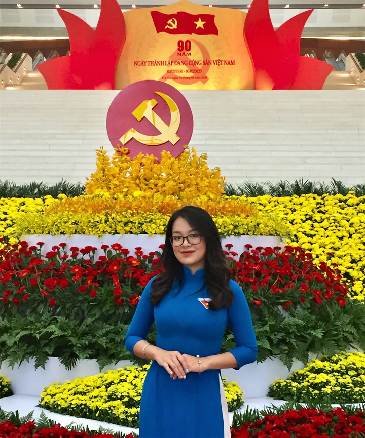 Nữ đảng viên trẻ bật khóc khi xem phim về người mẹ giặt áo bên bến Hiền Lương - 3