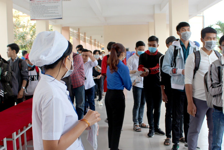 Một trường đại học cho sinh viên nghỉ hết 8/3 phòng dịch virus corona - 1