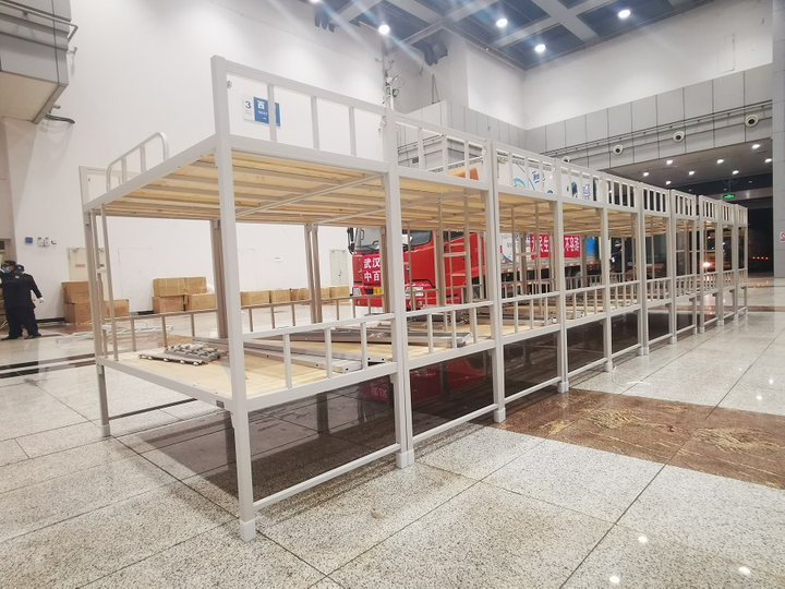 Vũ Hán gấp rút chuyển trung tâm triển lãm thành bệnh viện dã chiến 2.000 giường bệnh - 6