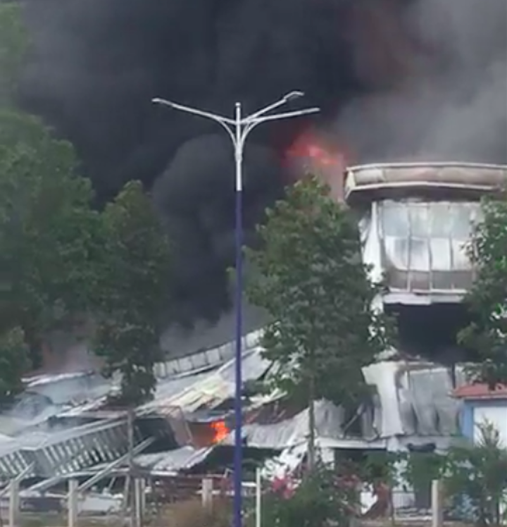 Cháy lớn ở công ty đồ da tại Bình Dương, nhà xưởng đổ sập - 3