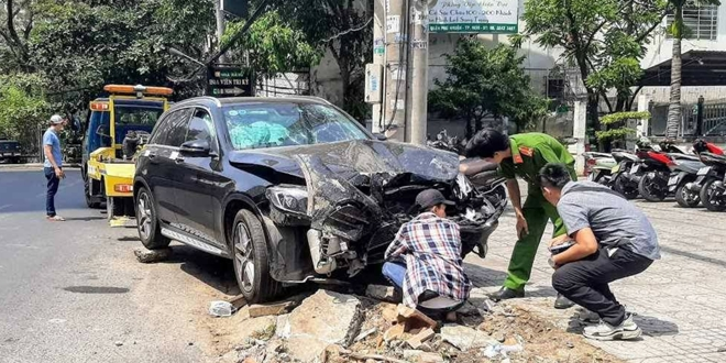 Tài xế Mercedes tông chết người: Công an thực nghiệm hiện trường - 2