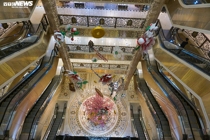 Dân cảnh giác corona, trung tâm thương mại Hà Nội vắng vẻ, đìu hiu - 10