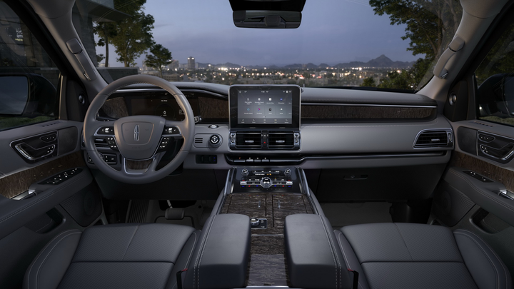 Cadillac Escalade 2021 - Lincoln Navigator 2020: Cuộc đối đầu của những SUV hạng sang - 4