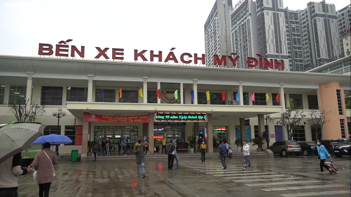 Bến xe Mỹ Đình phun khử trùng bề mặt phòng đại dịch virus corona - 1