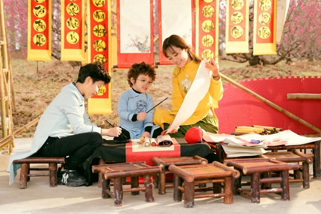 Du xuân Vinhomes, các 'thiên thần áo dài' nhí chiếm trọn ánh nhìn - 5