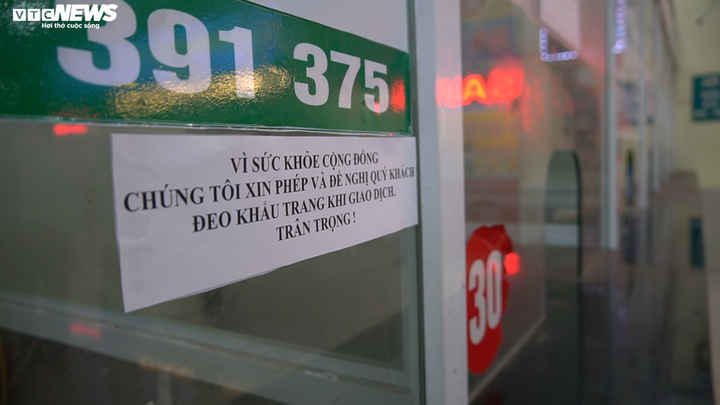 Bến xe Mỹ Đình phun khử trùng bề mặt phòng đại dịch virus corona - 7