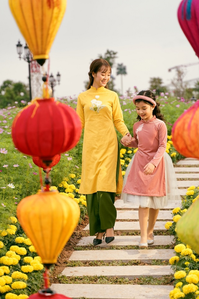 Du xuân Vinhomes, các 'thiên thần áo dài' nhí chiếm trọn ánh nhìn - 9