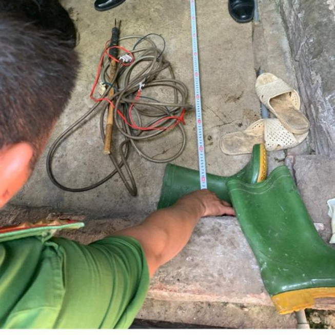 Vợ không đưa tiền trả nợ, bị chồng chích điện chết - 1