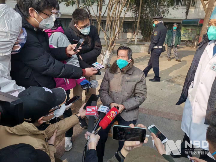 Bệnh nhân chữa khỏi virus corona tiết lộ phương thuốc chống lại căn bệnh chết người - 2