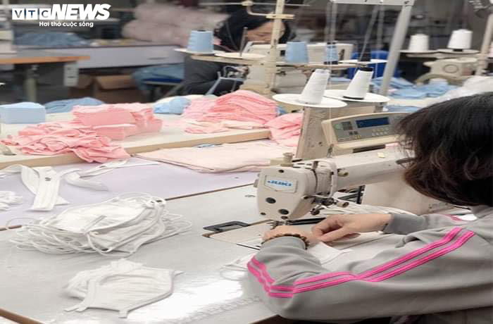 Corona lây lan, doanh nghiệp chuyển hướng sản xuất khẩu trang kháng khuẩn - 3
