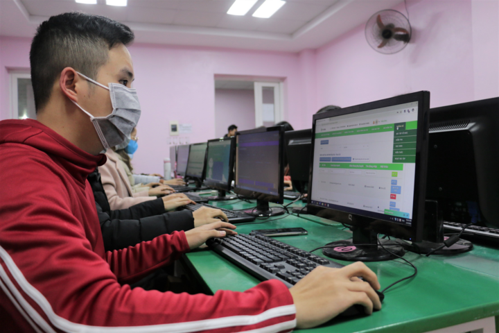 Ảnh: Học sinh Hà Nội học trực tuyến phòng virus corona - 3