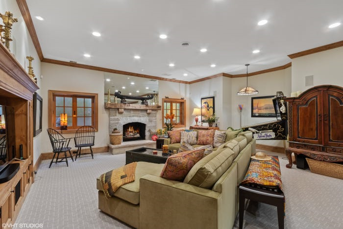 Cựu CEO Boeing chịu lỗ 3 triệu USD khi rao bán nhà - 10