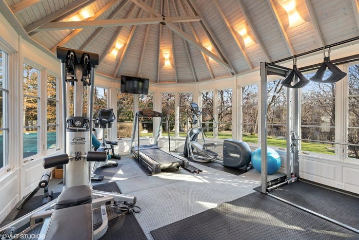 Cựu CEO Boeing chịu lỗ 3 triệu USD khi rao bán nhà - 13