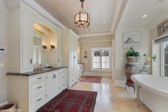 Cựu CEO Boeing chịu lỗ 3 triệu USD khi rao bán nhà - 9