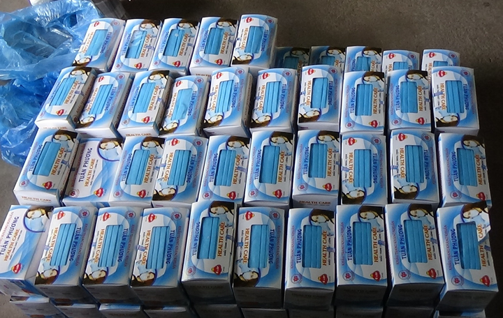 Quán ăn tàng trữ gần 4.000 khẩu trang không rõ nguồn gốc - 1