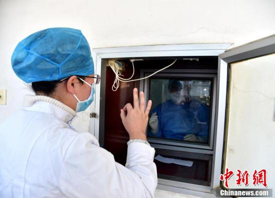 Bên trong khu cách ly dịch corona: Nhân viên y tế ngủ 3 tiếng, không có thời gian đi vệ sinh - 4