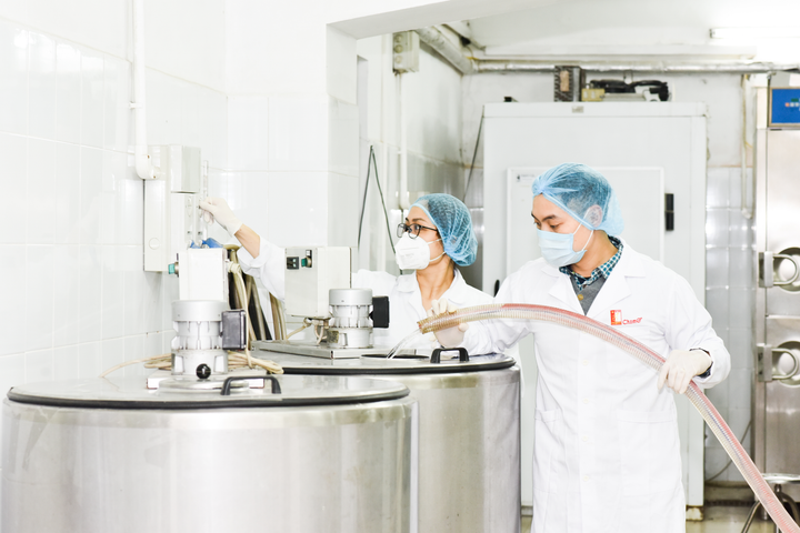 Đại học Bách khoa Hà Nội sản xuất dung dịch khử khuẩn phòng virus corona - 2